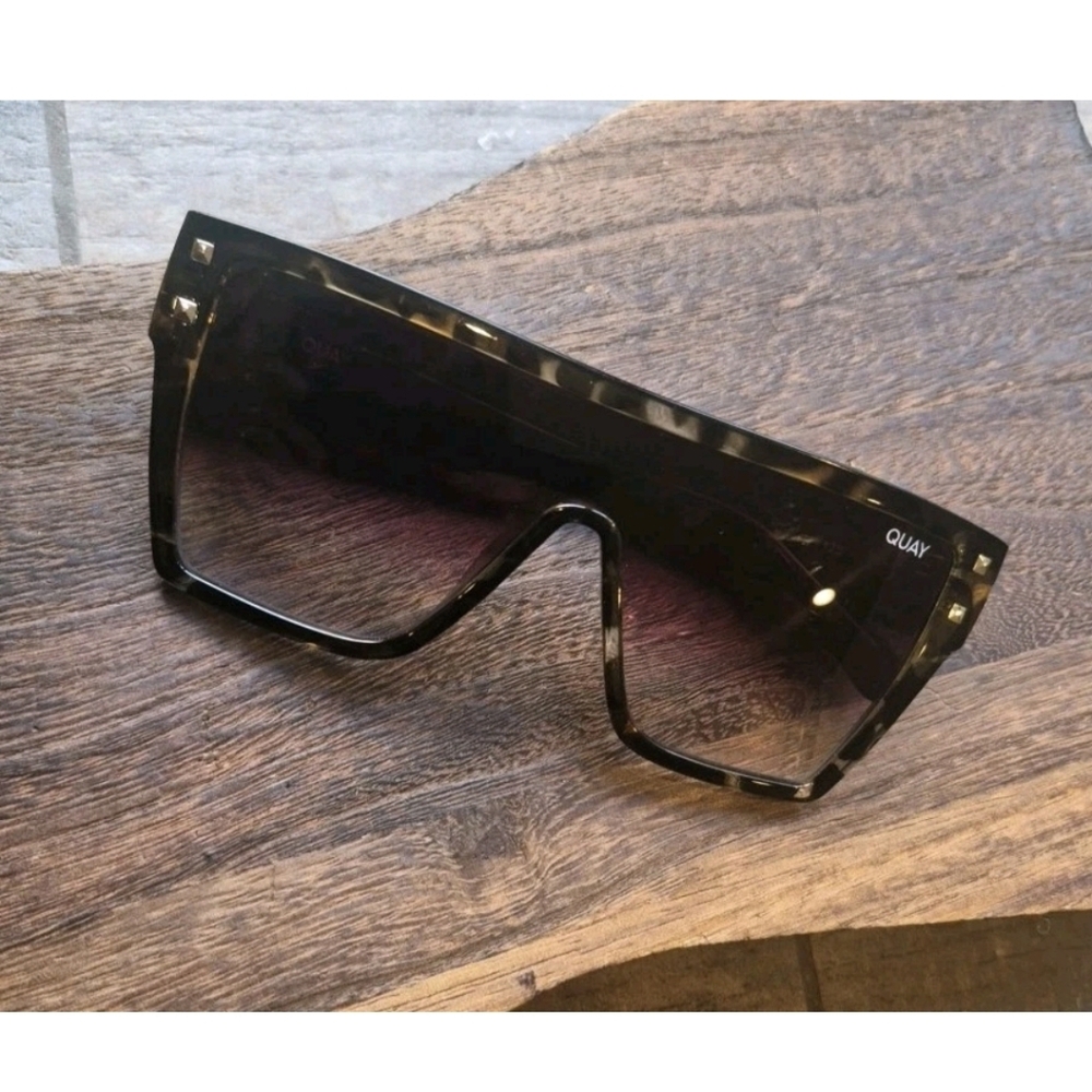 Quay Maxed Out Square Stud Detail Sunglasses in Faded Camo, Good Pre-Loved - Picture 5 of 14